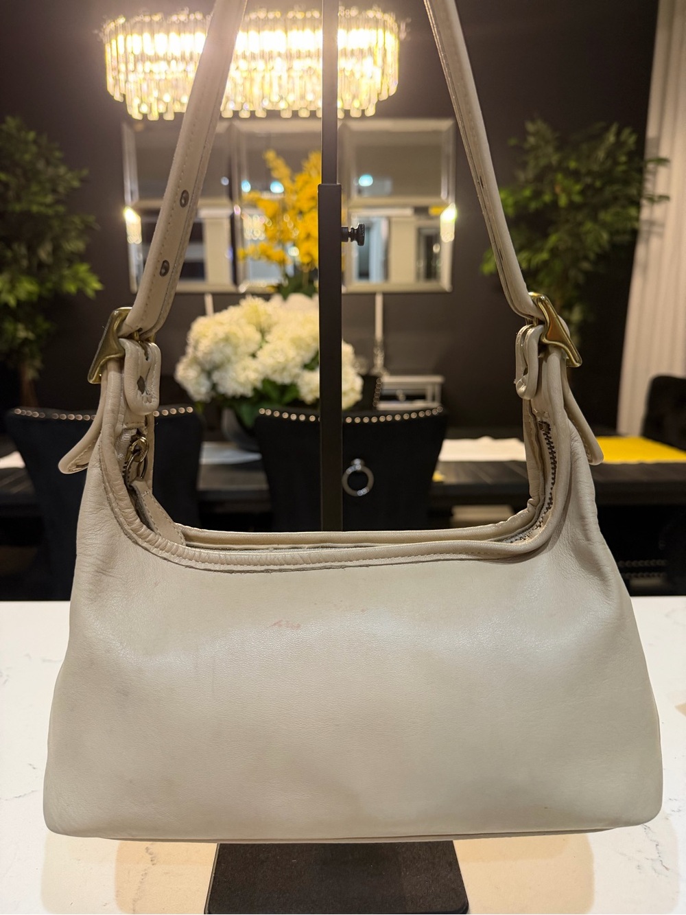 Vintage Coach 9059 Cream Soft Like Butter Leather Shoulder Bag.